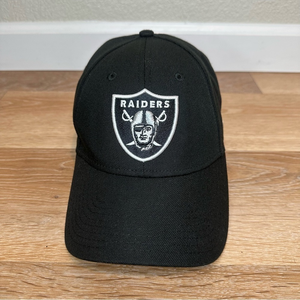 New Era Oakland Raiders Embroidered Silver Black Adjustable Hat